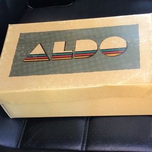 Woman’s size 8 pink feathers & black heels.